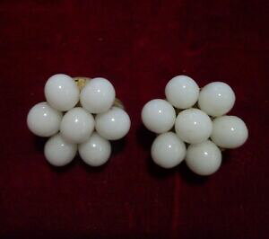 yzWG[EANZT[ Be[WWG[CONbvNbvorecchini vintage di bigiotteria a clip clips anni 60 colore bianco, fiore