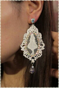 yzWG[EANZT[ CXg[Cg|Cg}N[XCOorecchini in pizzo macrame bianco pendenti artigianali con strass e punto luce