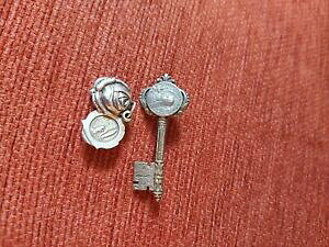 yzWG[EANZT[ p[WF[YyfeBtAtHh[YGu[VNt@^CW[parure religieuse pendentif en forme de rose et broche cle fantaisie