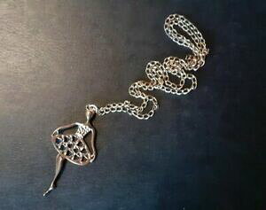yzWG[EANZT[ RA[OtFX^CtBMAh[h^hAWBe[Wecollier long femme stylise figurine de mode metal dore ajoure vintage xxeme
