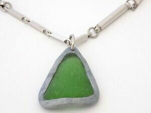 yzWG[EANZT[ RA[CmbNXveBjFyfeBtgCAOFf|F[collier inox platine pendentif triangle verre depoli vert