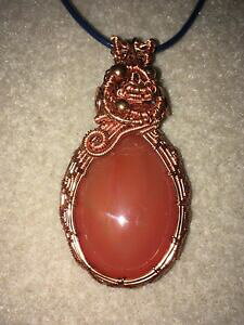 yzWG[EANZT[ AK^bTWF}J{Vk[hlbNXt@ubNy_gagata rossa gemma cabochon e filo di rame nudo avvolto collana con pendente in tessuto