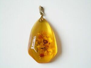 yzWG[EANZT[ zjqt@[xi[y_gXJvgEFCggrande honigfarbener resina ciondolo con scolpita peso 13,3 g6,7x 3,1x 1,3 cm