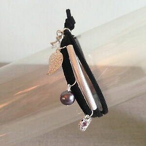 �y���������z�W���G���[�E�A�N�Z�T���[ �u���X���b�g�R���h�����G���N�G���X�G�f�B���m���[���u�����P�X�A���W�����e�Xbracelet cordon lien cuir suedine noir breloques argentees