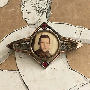 yzWG[EANZT[ u[`FAVGktHgV|P[kAeB[Nt`u[`broche ancienne photo sur porcelaine 1900 antique french brooch