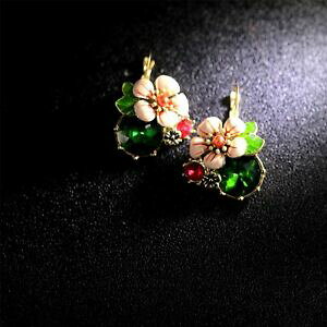 yzWG[EANZT[ COS[fi`FGisNGhO[V[gorecchini a monachella dorato grandi fiore smalto rosa foglio verde smeraldo l2