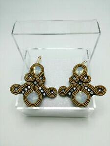 yzWG[EANZT[ X^bVeNjbNuYCOorecchini in bronzo con la tecnica soutache
