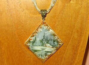 yzWG[EANZT[ VFy_gtFhXLmEB^[rbWzCg{[_[j[Nnhguscio ciondolo fedoskino villaggio invernale bianco bordo a incastro unico dipinti