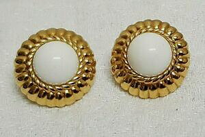 yzWG[EANZT[ rW[Be[Wu[NhIVOllJ{VFu^hbijou vintage boucles doreilles signe monet cabochon verre blanc metal dore a5