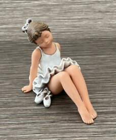 【送料無料】キッチン用品・食器・調理器具・陶器　ナダルコレクターズソサエティリトルガールバレリーナ樹脂フィギュアリミテッド損傷Nadal Collectors Society Little Girl Ballerina Resin Figurine Limited - Damaged