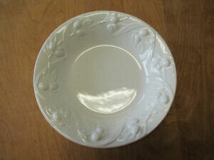 yzLb`piEHEE@EBAY\m}CpeBWC^AzCgI[upX^{EG{Xp\Williams Sonoma IPATRIZI Italy WHITE OLIVES Pasta Bowl 10 Emboss
