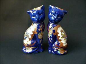 yzLb`piEHEE@~bhZ`[LtBMA`[unԂ̑Mid Century Chinese Blue Cats Figurine With Tube Lined Floral Decoration