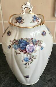 yzLb`piEHEE@CAo[g타[Cg[Yw̍Wt|bgROYAL ALBERT porcelain MOONLIGHT ROSE 8.5 tall LIDDED POT