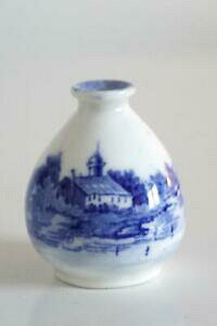 yzLb`piEHEE@ACEhgEm[tH[Np^[~j`AԕrRare Royal Doulton Norfolk Pattern Porcelain Miniature Vase c.1920
