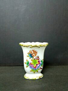 yzLb`piEHEE@Be[WwhNC[rNgAԕrA~j`A` VINTAGE HEREND QUEEN VICTORIA VASE,MINIATURE HANDPAINTED PORCELAIN !
