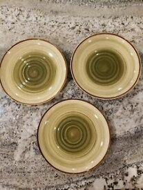 【送料無料】キッチン用品・食器・調理器具・陶器　エッセンシャルホームブラウングリーンスワール交換ディナープレートのセットSet of 3 Essential Home Brown/Green Swirl Replacement Dinner Plates 10.5