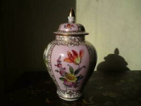 【送料無料】キッチン用品・食器・調理器具・陶器　ドイツの手描き求愛カップルピンクドレスデン磁器蓋付きバラー花瓶German Hand Painted Courting Couple Pink Dresden Porcelain Lidded Baluster Vase