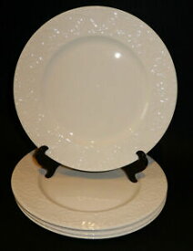 【送料無料】キッチン用品・食器・調理器具・陶器　ミカサ・リビエラつのディナープレートのセットワイドは使用しないでくださいMikasa Riviera - Set of 4 Dinner Plates 10 3/4 wide NEVER USED