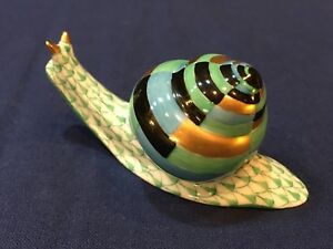 キッチン用品 食器 調理器具 陶器 ヘレンドフィギュアミディアムカタツムリグリーンフィッシュネットHerend Figurine- 63％以上節約 - 正規 Green Snail Medium Fishnet
