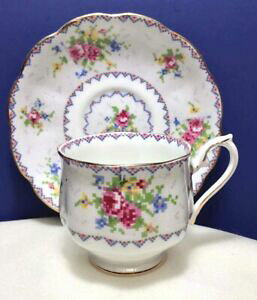 yzLb`piEHEE@Be[WCAo[geB[Jbv\[T[veB|Cg{[`CiCOhVintage ROYAL ALBERT Tea Cup Saucer PETIT POINT B