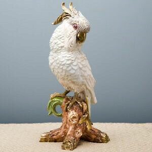 yzLb`piEHEE@}ɎƐ̒̃IE̒uPORCELAIN AND BRONZE BIRD PARROT FIGURINE ON BRANCHES