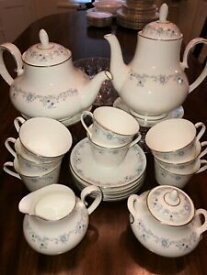【送料無料】キッチン用品・食器・調理器具・陶器　ロイヤル・ドルトン・イングランド・ボーンチャイナ・チャイナ・ティーコーヒーセットRoyal Doulton England Bone China Tea &amp; Coffee Set For 8 ANJELIQUE
