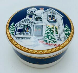 yzLb`piEHEE@~JTrNgAzf[g{bNXMikasa Victorian holiday trinket box HK 508/683