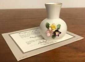 【送料無料】キッチン用品・食器・調理器具・陶器　コールポートイングランドボーンチャイナ小さなミニ繊細な花瓶「真正性」Coalport England Bone China 2 1/4 Tiny Mini Delicate Flower Vase AUTHENTICITY