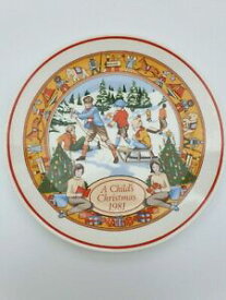 【送料無料】キッチン用品・食器・調理器具・陶器　ウェッジウッドチャイルドのクリスマスコレクタープレートオリジナルボックスWedgewood Child's Christmas Collectors Plate 1981 in original box