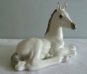 yzLb`piEHEE@m\tZ~bNzCgz[XEVbeBOtBMAI[ig\igLomonosov Ceramic White Horse Foal Sitting Figurine/Orname