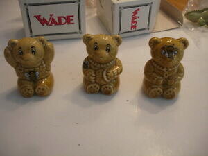 yzLb`piEHEE@~co`ƃN}̋C܂̃EFChZbgWADE SET OF BEAR WHIMSIES WITH BEES