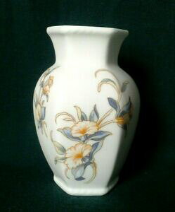 yzLb`piEHEE@ACY[WXgI[Lbhԕrׂ~j`A`FtH[hԕrF̉AYNSLEY JUST ORCHIDS VASE FINE BONE CHINA MINIATURE CHELFORD 