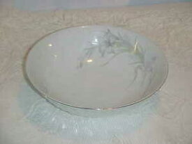 【送料無料】キッチン用品・食器・調理器具・陶器　ユニバーサル磁器中国ラベンダーリリーパターンラウンド野菜ボウルUniversal Porcelain China Lavender Lillies Pattern Round Vegetable Bowl