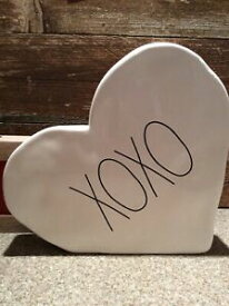 【送料無料】キッチン用品・食器・調理器具・陶器　マゼンタによる新しいバレンタインデーハートテーブルデコレーションNew RAE DUNN Valentine's Day LL XOXO Heart Table Decoration By Magenta!