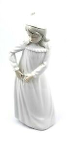 yzLb`piEHEE@iIEhEK[ECEiCgVctBMANao Lladro Girl In Nightshirt Figurine 0235