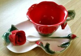 【送料無料】キッチン用品・食器・調理器具・陶器　ソレル手作りファイン磁器花ローズカップレッド、ソーサースプーンセットSorelle Handcrafted Fine Porcelain Floral Rose Cup Red, Saucer &amp; Spoon set NEW