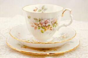 yzLb`piEHEE@CAo[geB[Jbvƃ\[T[ZbgׂAt^k[eB[p[eB[n[XRoyal Albert Tea cup and Saucer Set fine bo