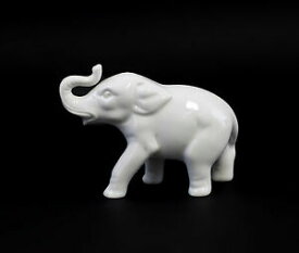 【送料無料】キッチン用品・食器・調理器具・陶器　磁器のフィギュア小象白いワグナーアペル9942720 Porcelain Figurine Small Elephant White Wagner&amp;apel 11, 5x9cm