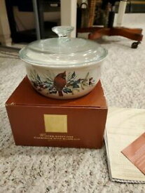 【送料無料】キッチン用品・食器・調理器具・陶器　レノックス冬の挨拶ボックスで新しいガラス蓋と中国キャセロール料理Lenox WINTER GREETINGS China Casserole dish with glass lid 1.5 qt new in Box