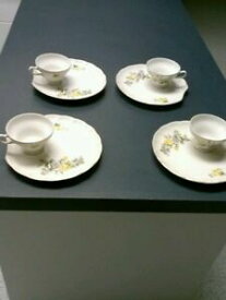 【送料無料】キッチン用品・食器・調理器具・陶器　ヴィンテージハンドペイントイエローとグレーローズスナックプレートティーカップセットVintage Hand Painted Yellow and grey Rose Snack Plate &amp; Tea Cup set of four