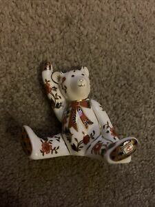 yzLb`piEHEE@CNE_[r[AX~j`AxȀd1998 ROYAL CROWN DERBY ALICE MINIATURE BEAR PAPER WEIGHT
