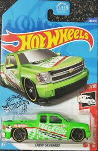 yz͌^ fJ[ zbgzC[P[XVFr[Vo[hgW[ngCgC2020 hot wheels p case chevy silverado treasure hunt light lime