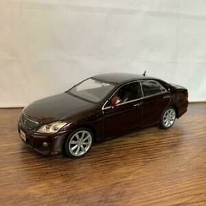 �y���������z�͌^�� ���f���J�[ �g���^�N���E���A�X���[�g�J���[�V���[ toyota crown athlete color shows