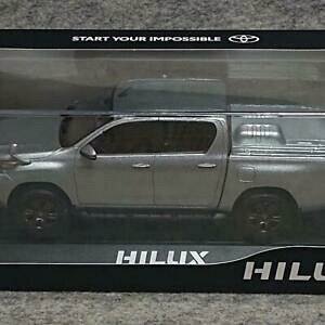 yz͌^ fJ[ mB^nCbNXAWFg~jJ[novita 130 hilux argento minicar