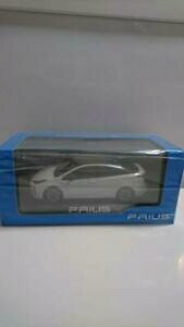 �y���������z�͌^�� ���f���J�[ �v���E�X�g���^�m�x���e�B�J���[prius toyota novelty color shows zvw51 ad