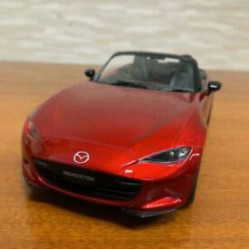 【送料無料】模型車 モデルカー ミニカーマツダロードスターminicar 118 with box mazda roadster 2015 1148