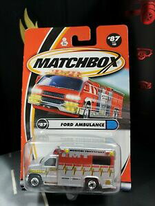 �y���������z�͌^�� ���f���J�[ �}�b�`�{�b�N�X�t�H�[�h2000 matchbox 87 ford ambulance medical transport a44