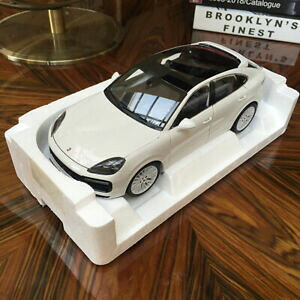 yz͌^ fJ[ zCg|VFJCG^[{~jJ[fXP[zCgnorev white porsche cayenne turbo diecast alloy car model in 118 scale white