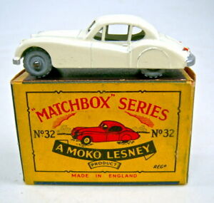 【送料無料】模型車 モデルカー マッチボックスジャガーホワイトトップボックスmatchbox rw 32a jaguar xk140 white top in moko box レーシングカー