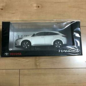 【送料無料】模型車 モデルカー ホワイトオパリントヨタハリアーwhite opalin toyota harrier